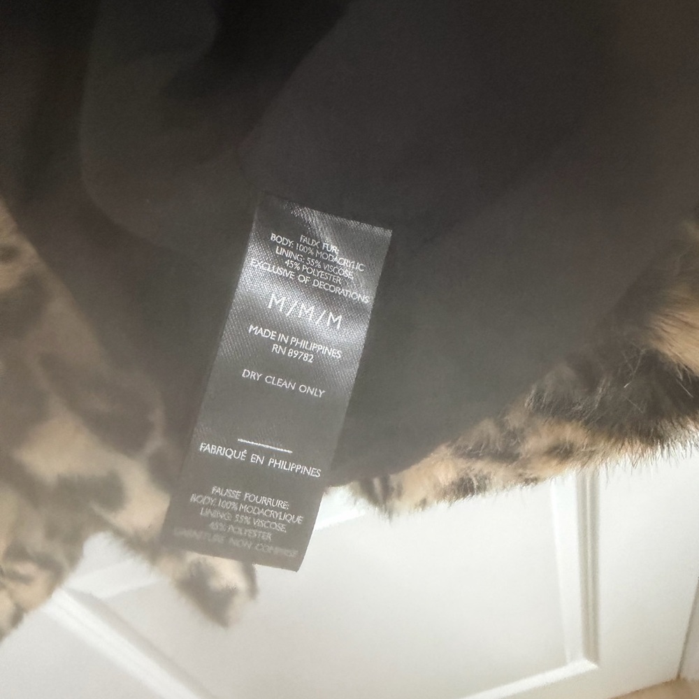 Natori faux leopard fur shawl coat - Picture 9 of 10
